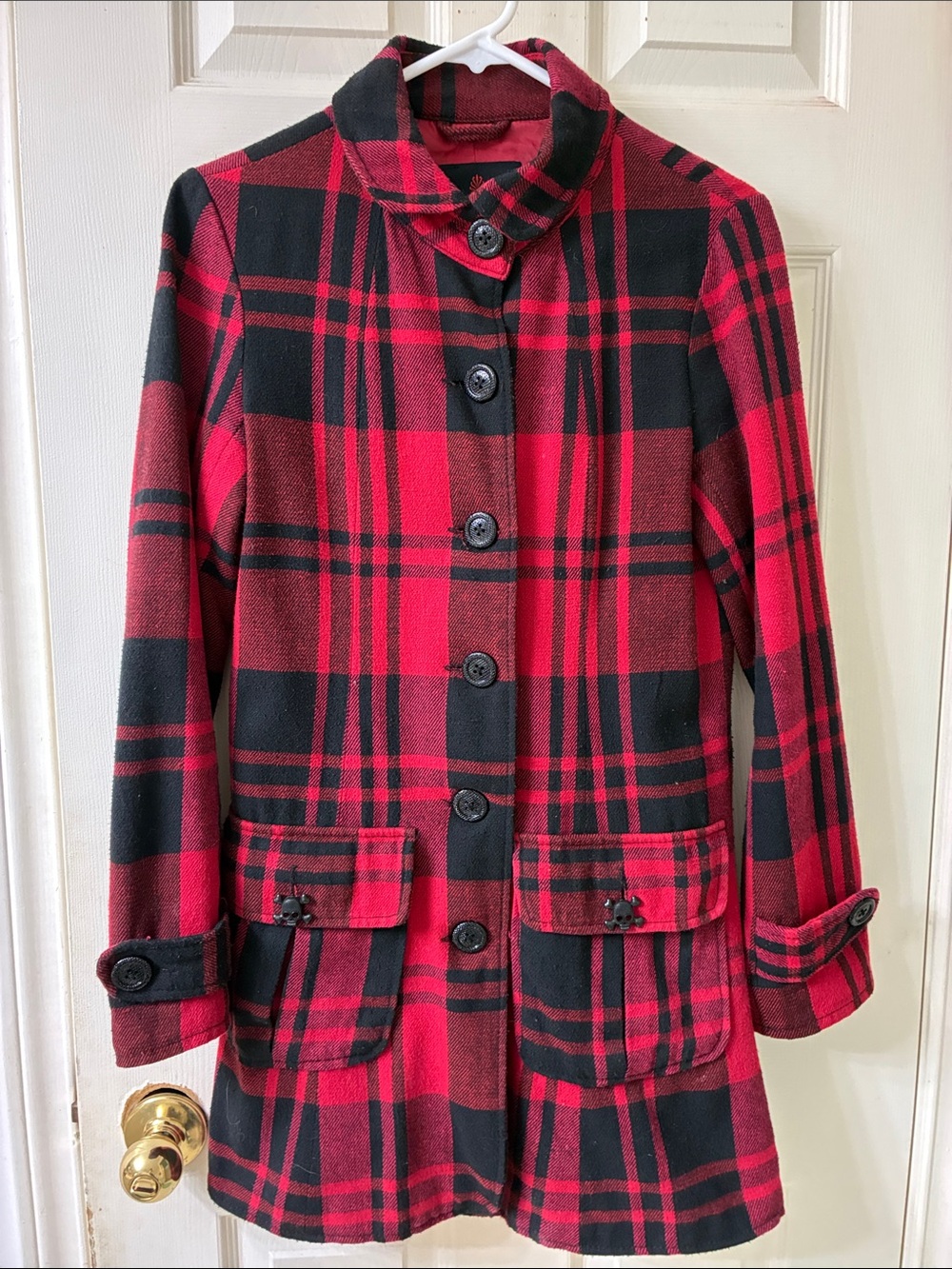 BB Dakota, US M, Red & Black Buffalo Plaid Skull Button Pea Coat